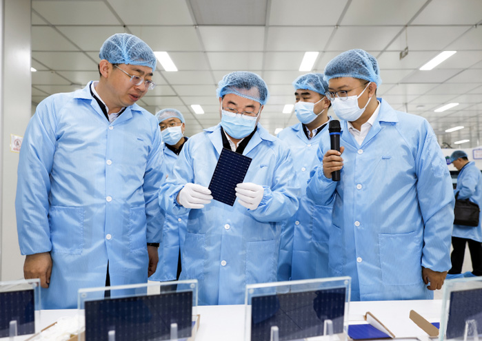 甘肃省委书记、省人大常委会主任胡昌升一行莅临btt博天堂光伏酒泉工厂调研指导事情